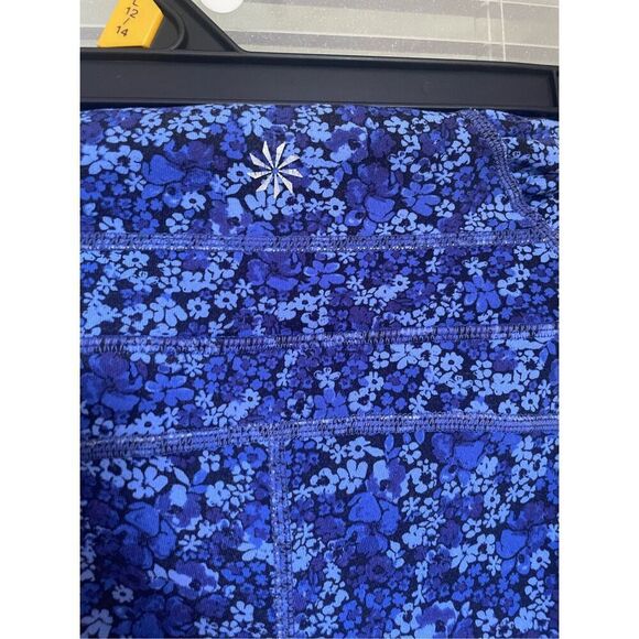 Athleta Cropped Leggings purple/ Black Floral M Yoga Sports Gym Running - Picture 8 of 11